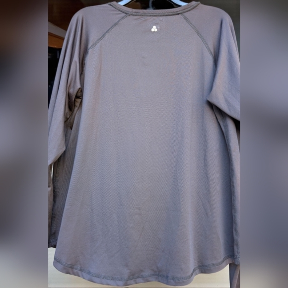 Tek Gear Adaptive Long Sleeve Performance Tee Color: Black, Size: LARGE (EUC) - Picture 5 of 8